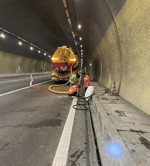 资中隧道排水渠清淤